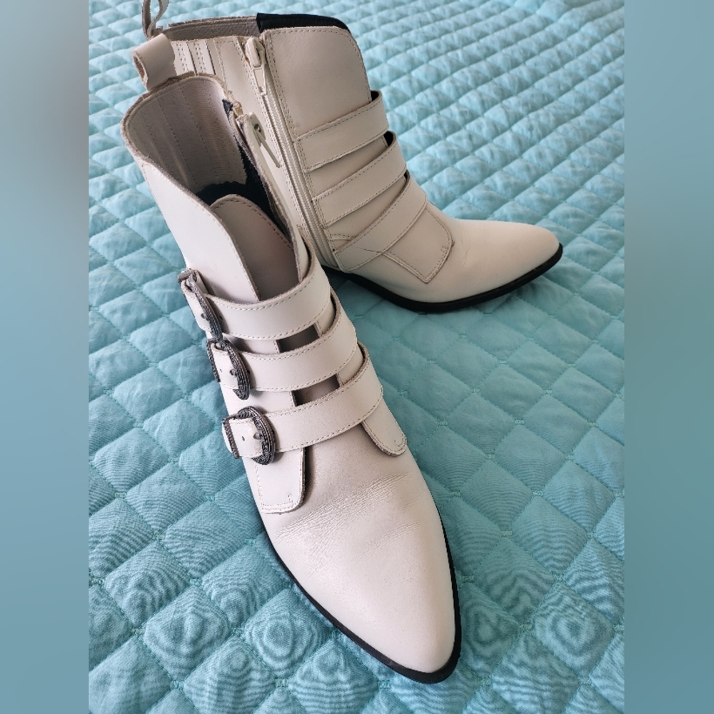Steve Madden White Leather Booties 10